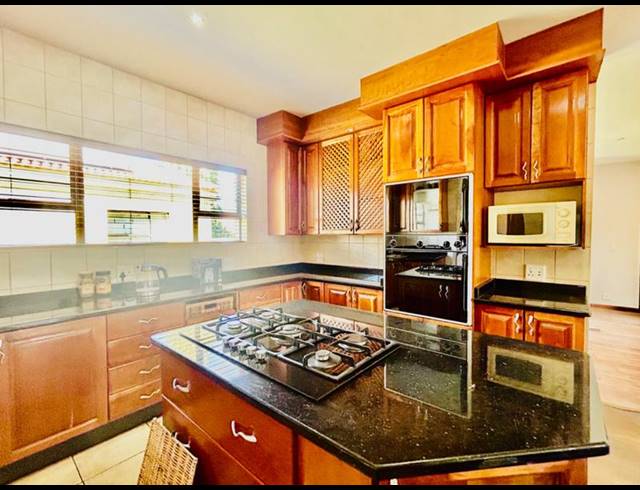 5 BEDROOM HOUSE FOR SALE IN VANDERBIJLPARK SE 4